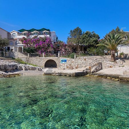 Apartmani Nikola Zastražišće Exteriér fotografie