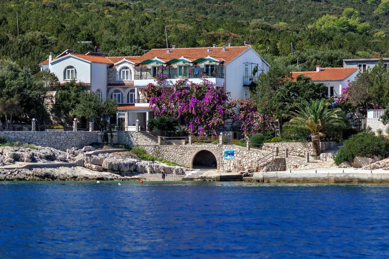 Apartmani Nikola Zastražišće Exteriér fotografie