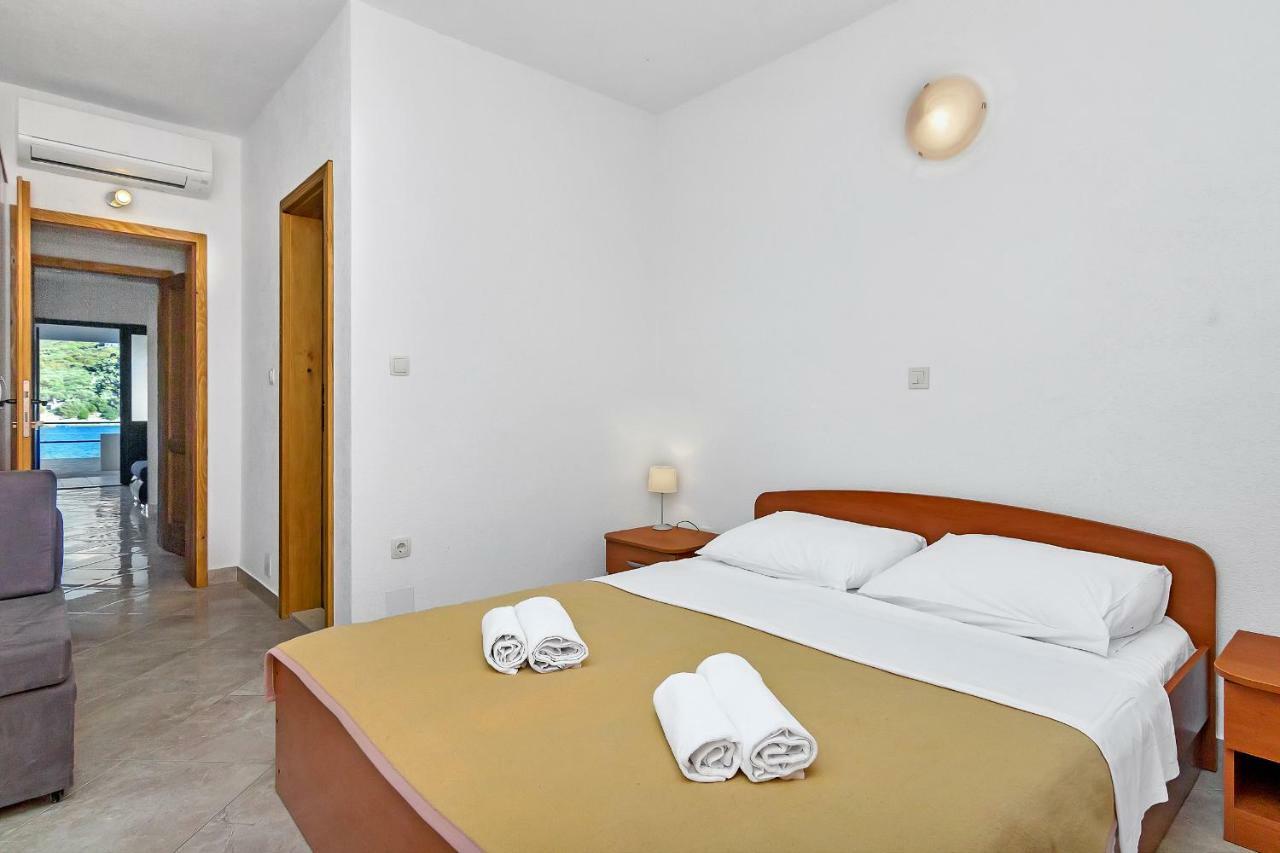 Apartmani Nikola Zastražišće Exteriér fotografie