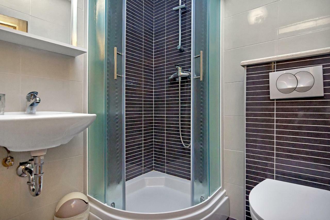 Apartmani Nikola Zastražišće Exteriér fotografie