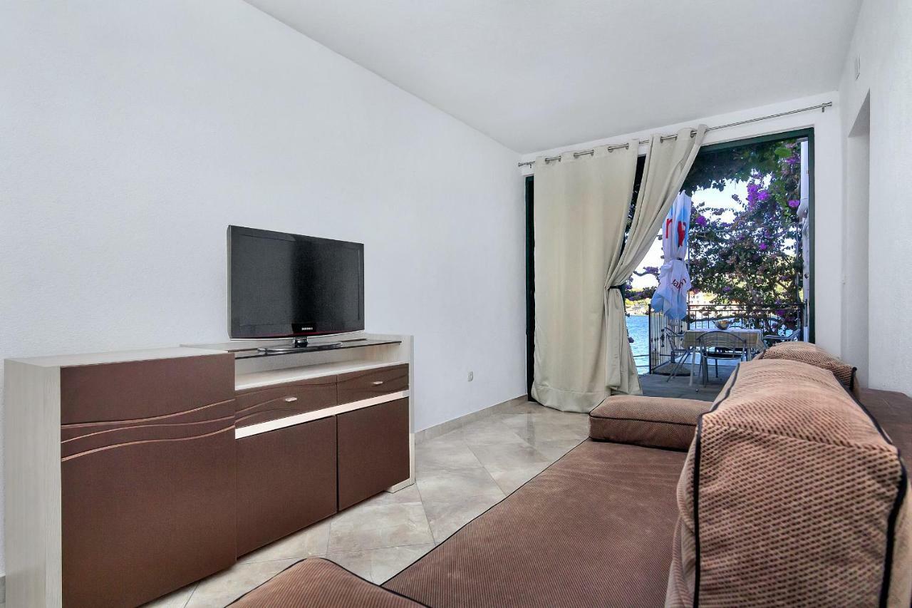 Apartmani Nikola Zastražišće Exteriér fotografie