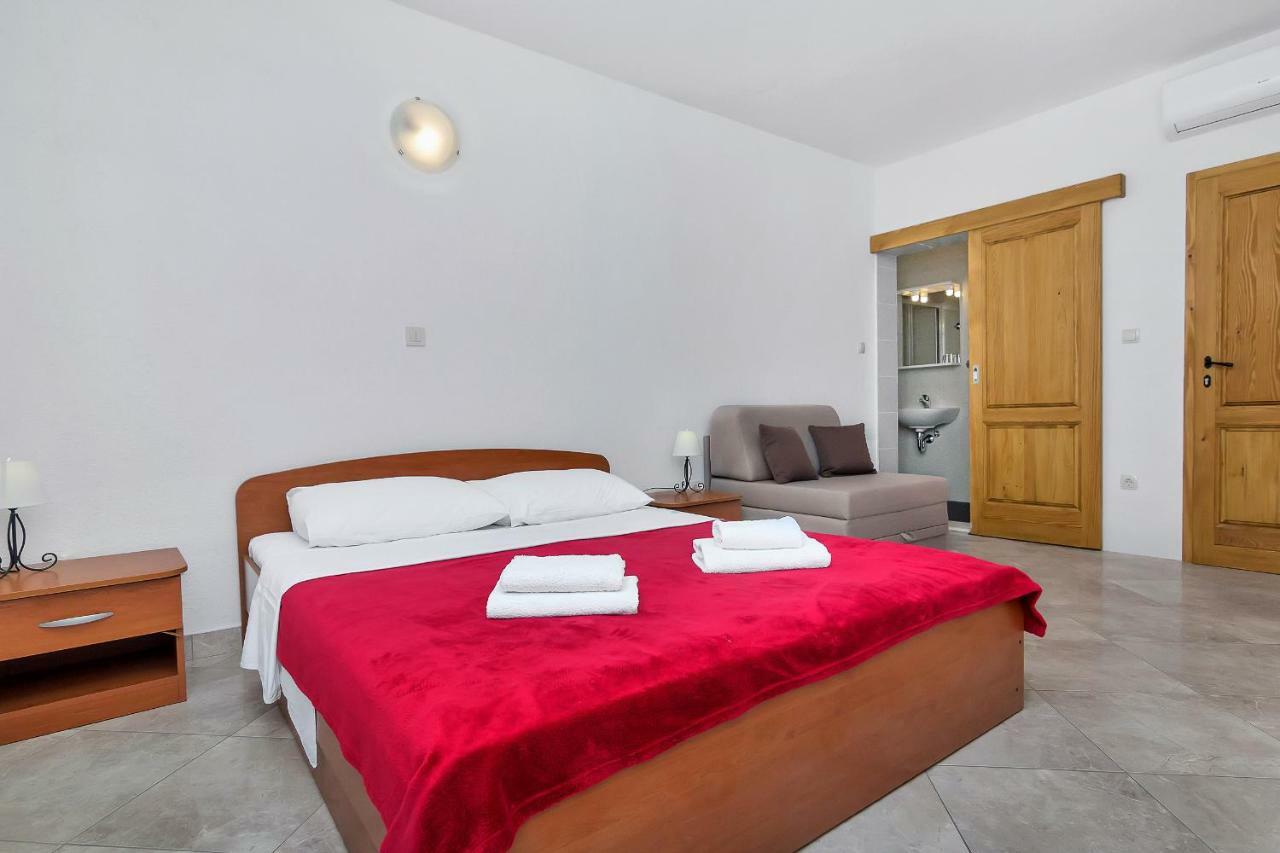Apartmani Nikola Zastražišće Exteriér fotografie