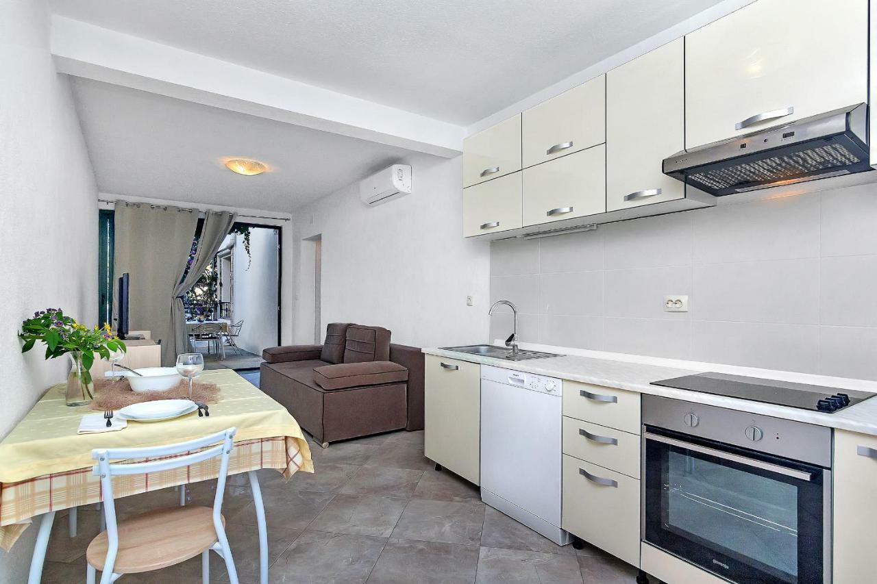 Apartmani Nikola Zastražišće Exteriér fotografie