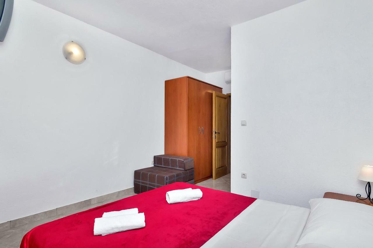 Apartmani Nikola Zastražišće Exteriér fotografie
