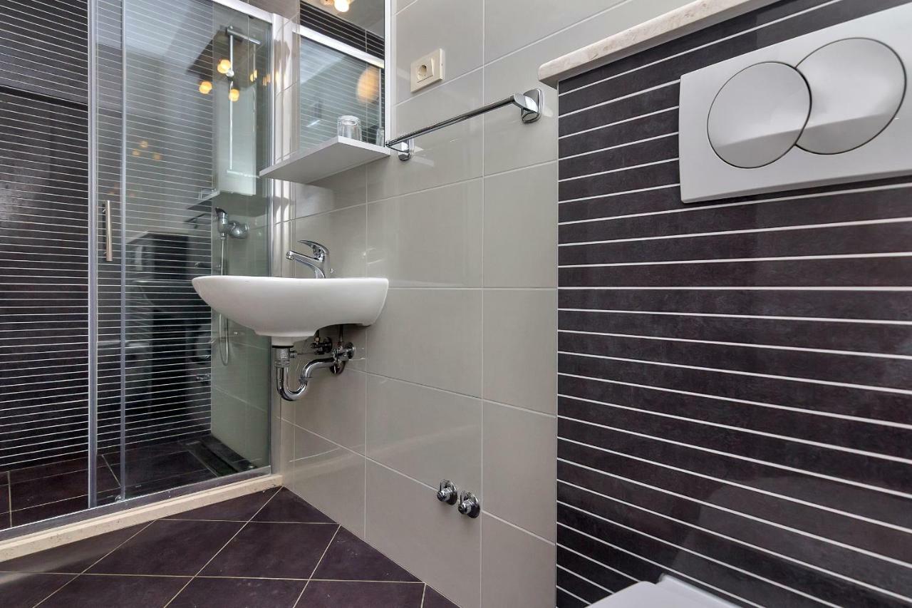 Apartmani Nikola Zastražišće Exteriér fotografie