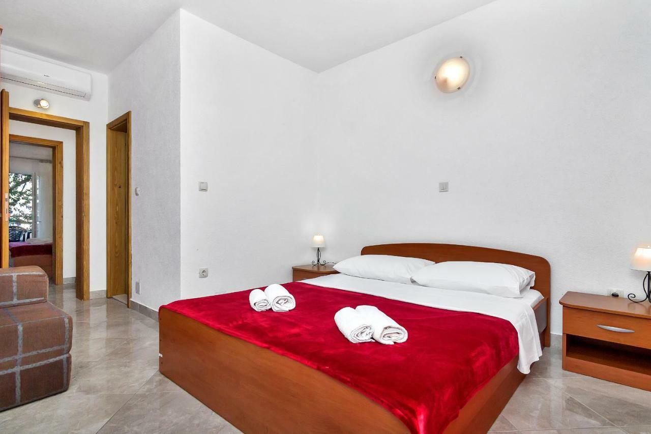 Apartmani Nikola Zastražišće Exteriér fotografie
