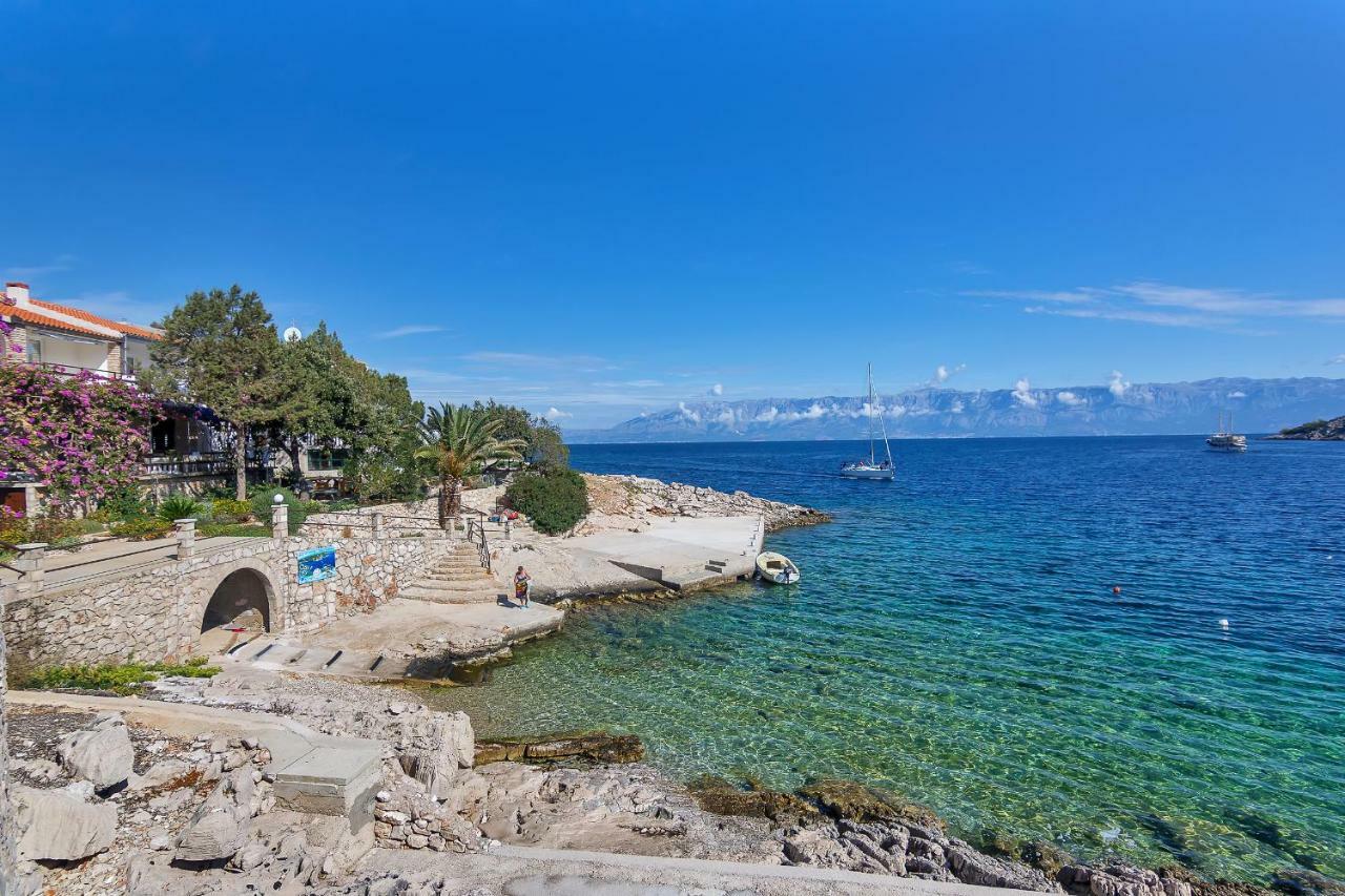 Apartmani Nikola Zastražišće Exteriér fotografie