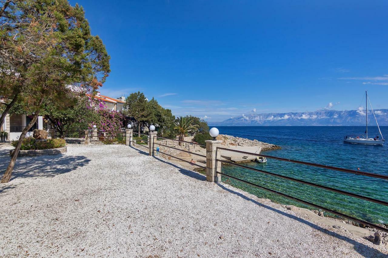 Apartmani Nikola Zastražišće Exteriér fotografie